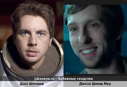 Дэкс Шепард похож на Джоэла Дэвида Мур