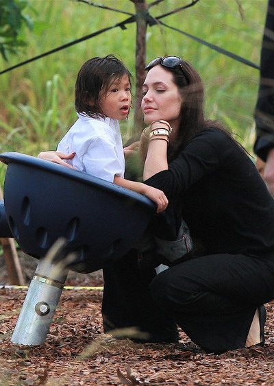 Анджелина Джоли с Паксом